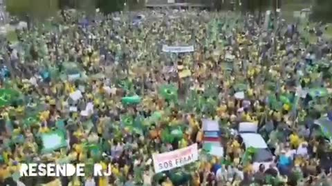 Brasileiros lutando contra a implantação do comunismo no país