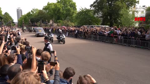 Mourners say farewell to Queen Elizabeth II