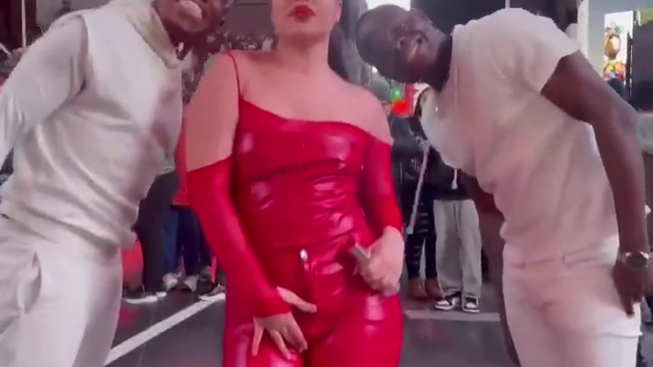Rihanna Superbowl in NY 😂🔥 #superbowl #rihanna #afrodance