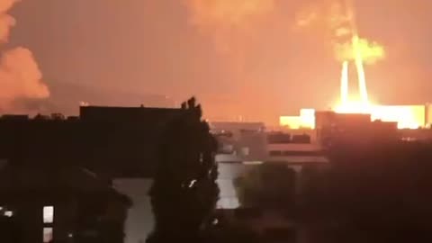 Footage of Russian rocket strikes on the territory of the Yuzhmash plant in Dnepropetrovsk tonight.