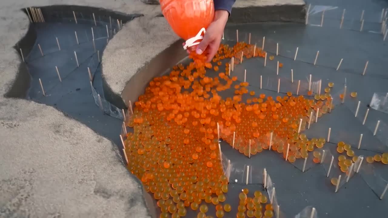 How to make Rainbow Halloween Pumpkins with Orbeez, Big Fanta, Coca Cola vs Mentos-6