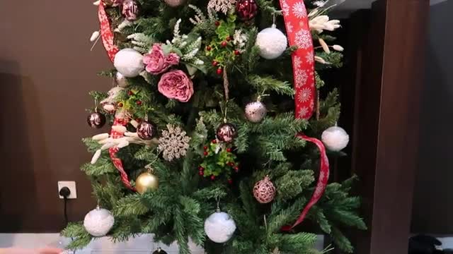 Decoration ideas for Christmas Tree and small spaces house