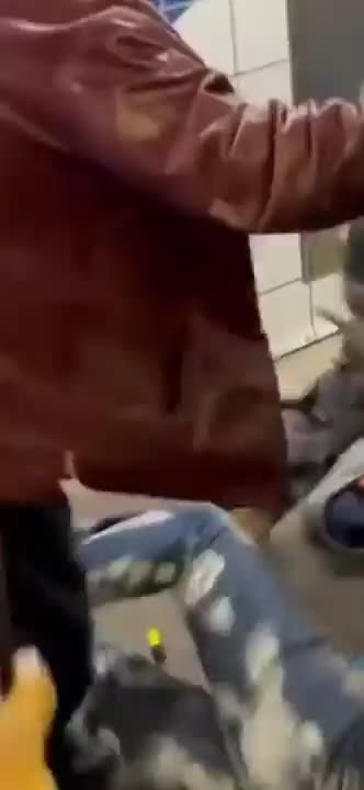 Jordan Neely 2.0: Passengers Intervene as Security Struggles to Contain Aggressive Individual