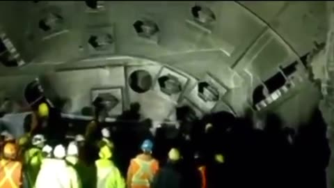 UNDERGROUND TUNNELS WORLDWIDE CONNECTED __32,000