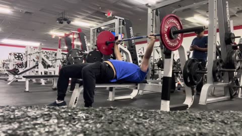 Bench Presses 72.5KG/159LBs for 10 Reps