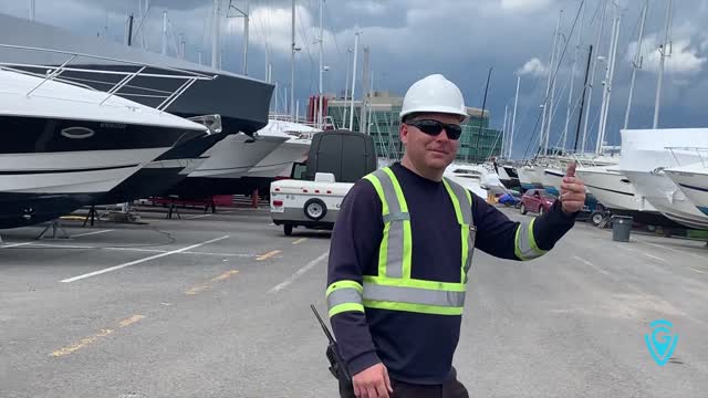 Mise à l'eau de bateau à la marina du Port de Québec