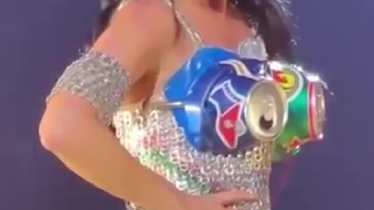 Katy Perry goes viral for mid-concert eye ‘glitch’ | USA TODAY #Shorts USA TODAY