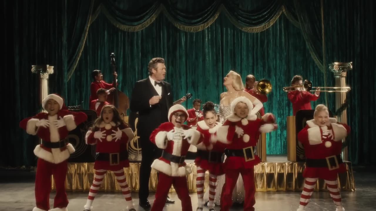 Gwen Stefani - You Make It Feel Like Christmas ft. Blake Shelton