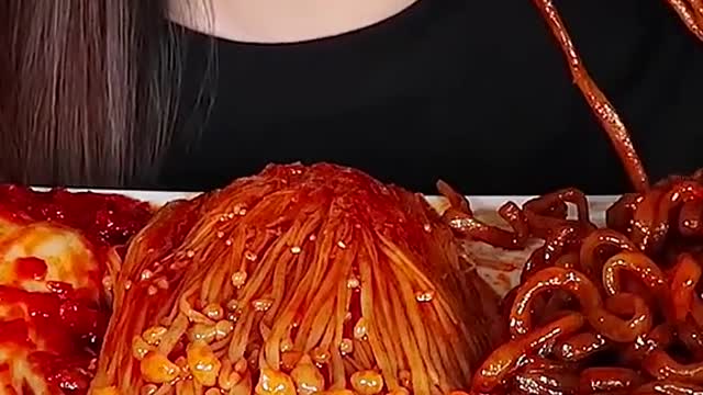 Black Bean Noodles, Spicy Enoki Mushrooms, Kimchi #zoeyasmr #zoeymukbang #bigbites #mukbang #asmr #f