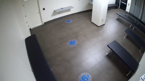 8030FCOB01128BadgingWaitingArea_2021-01-05_01h40min00s917ms.mp4