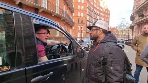 Black cabbie knows the score about Blackrock, Vanguard etc and their financial ties to Ukraine...