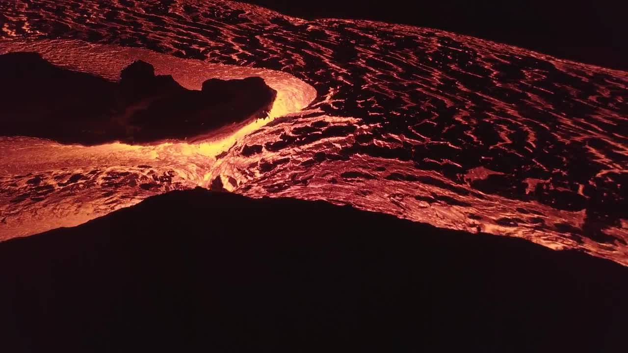 20-Foot Lava Falls in Lava Rapids—Mind Blowing! HONOLULU VOLCANO