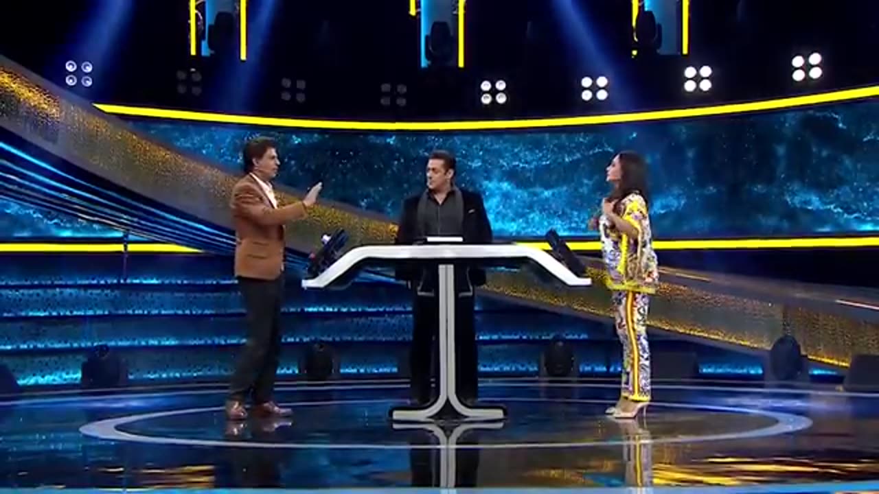 Slaman Khan, shahrukh khan, and Sunil Grover out standing comedy