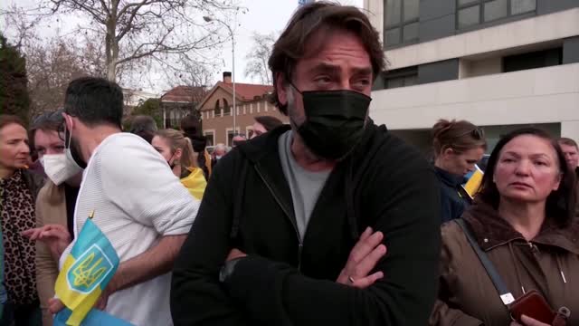 Javier Bardem protests outside Russian embassy