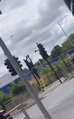 Man Dismantles ULEZ Cameras the UK Gov. Put up to Charge Drivers £12.50 a Day to Drive