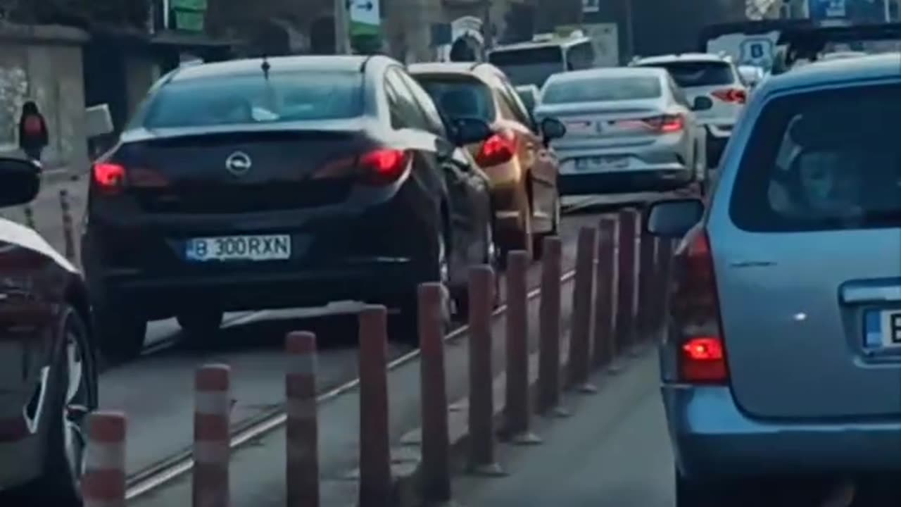 Politia a dat liber la marlanii: rularea masinilor pe linia tramvaiului si neamendarea soferilor lor