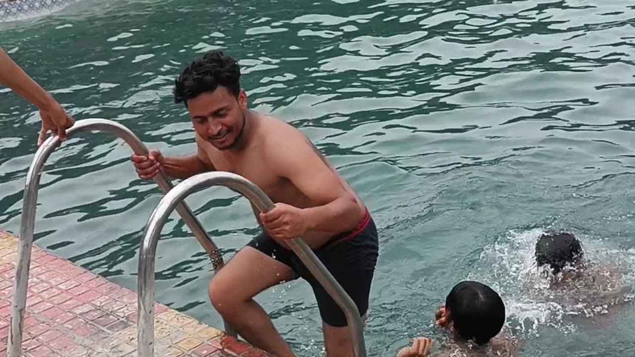 Swimming pool mein hua
