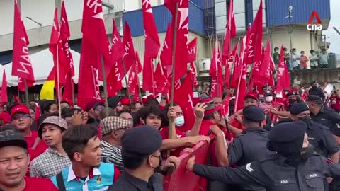 Malaysia GE15: Supporters show up in force at nomination centres