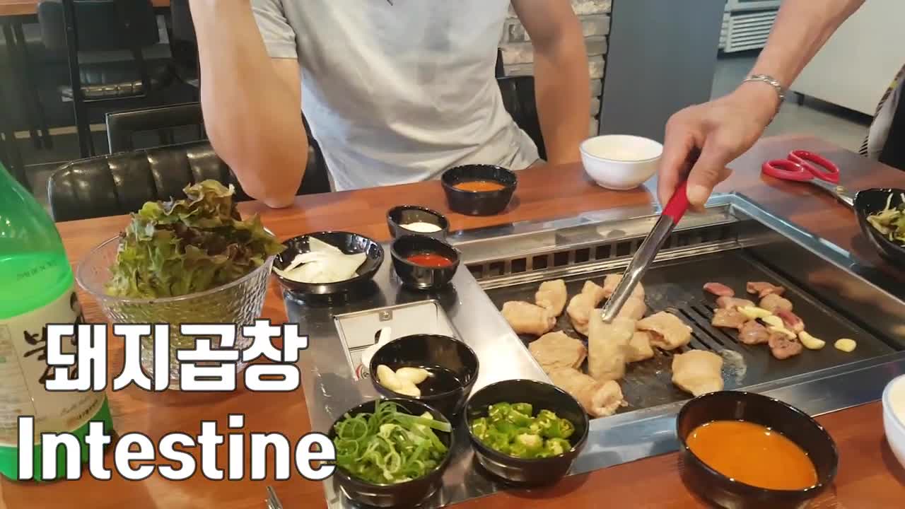 Korean food foreigner reaction(French reaction),Korean street food한국음식 외국인 반응, 의외로 외국인이 좋아하는 한국음식