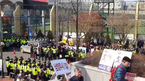 20190224_V3_S01(XTLziq0o5w8)민노총 vs 김진태의원 지지자들