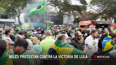 Persisten las protestas por derrota de Bolsonaro en Brasil | Noticias Telemundo