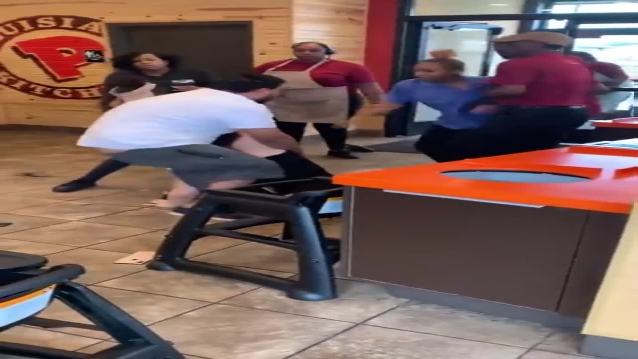 WHITE WOMAN LOOKS FOR TROUBLE AND GETS BEATEN UP BY THE STAFF AT A FAST FOOD