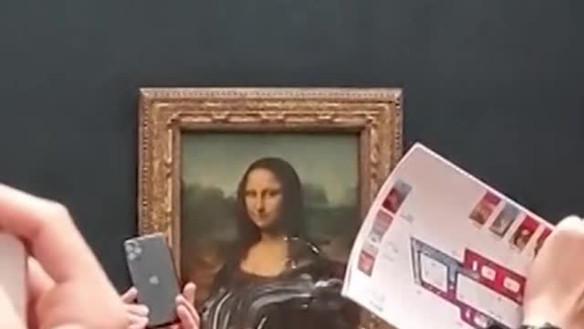 Man throws piece of cake at Mona Lisa