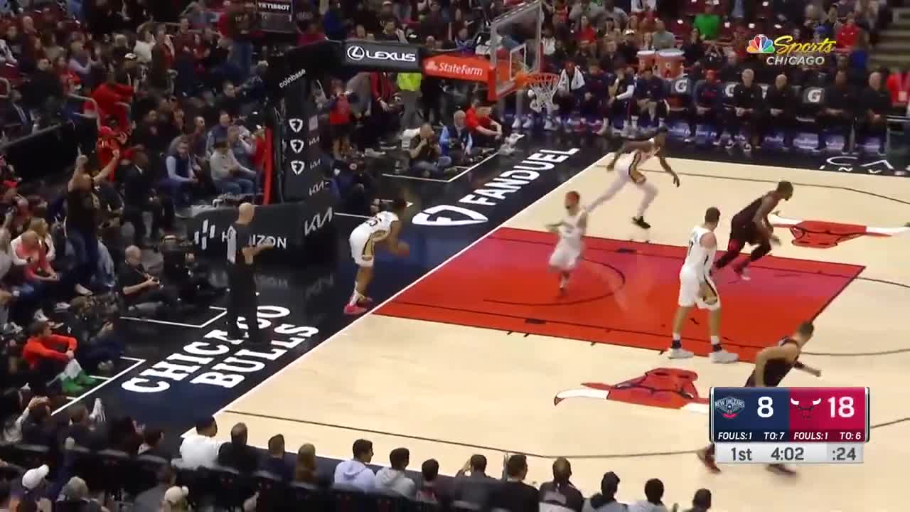 DeMar DeRozan with the poster dunk! 🏀🔨