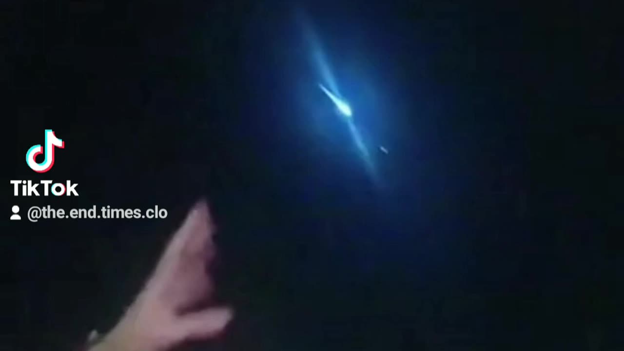 UFO / UAP IN THE NIGHT SKY