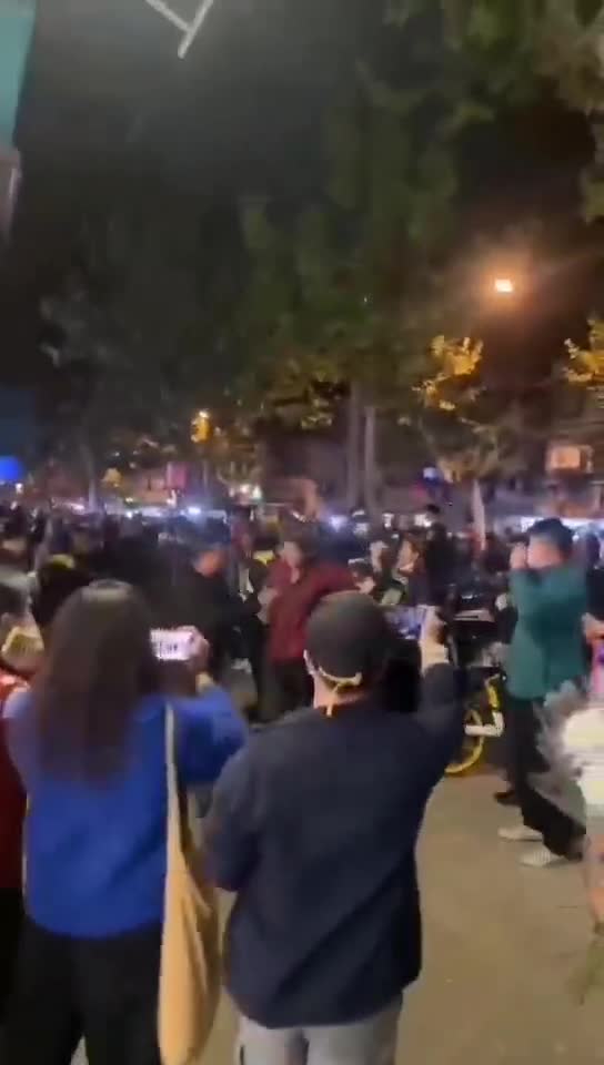 REWOLUCJA W CHINACH! Chińczycy sprzeciwiają się zamknięciu "Nowego Porządku Świata" 4