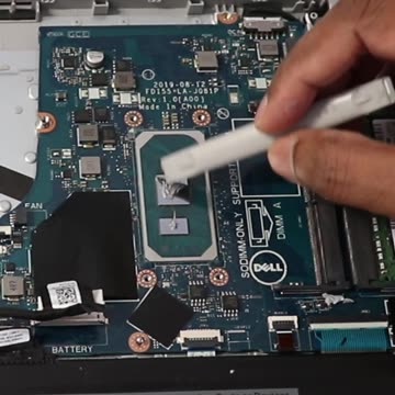Apply Thermal Paste ❄️: Dell Inspiron 15 5593 Laptop #shorts #thermalpaste #dellinspiron15