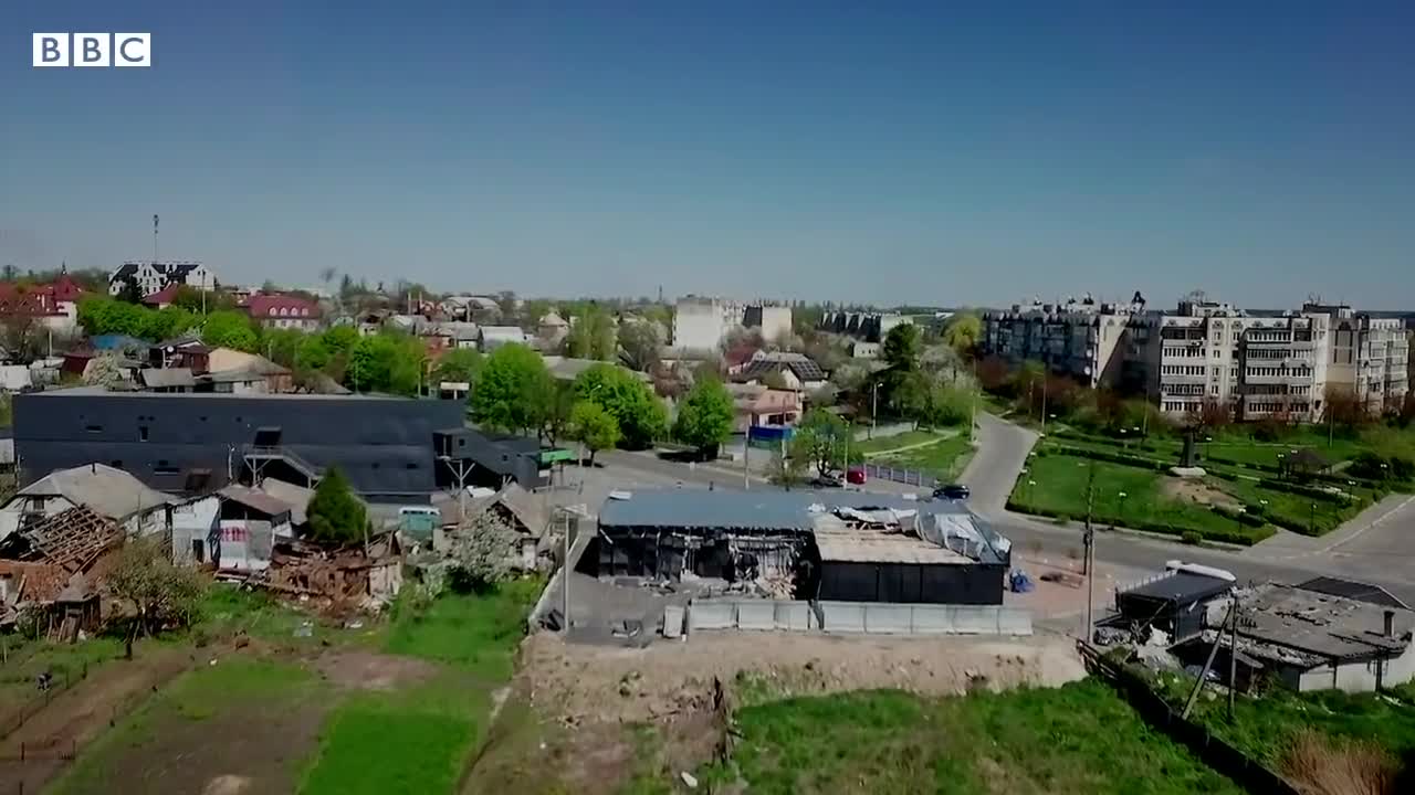 Rebuilding towns and cities decimated by Russia's war in Ukraine - BBC News