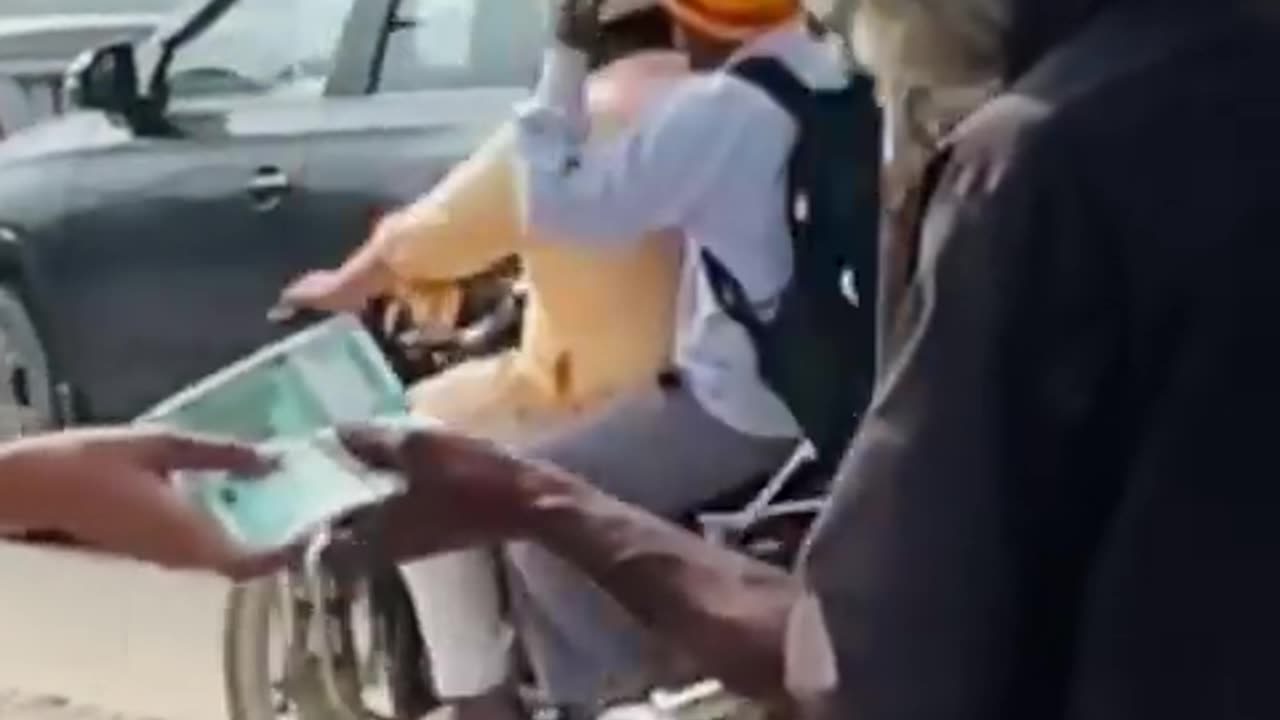 Old men helping 😭💪👊🤼♂️😭💪👊💪💪
