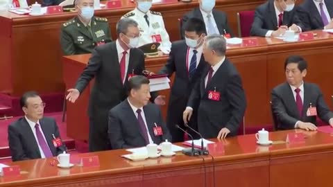▶ EXTRAIT-RQ + LIENS parus (1er déc 22) : Hu Jintao escorté du Congrès du Parti Communiste.