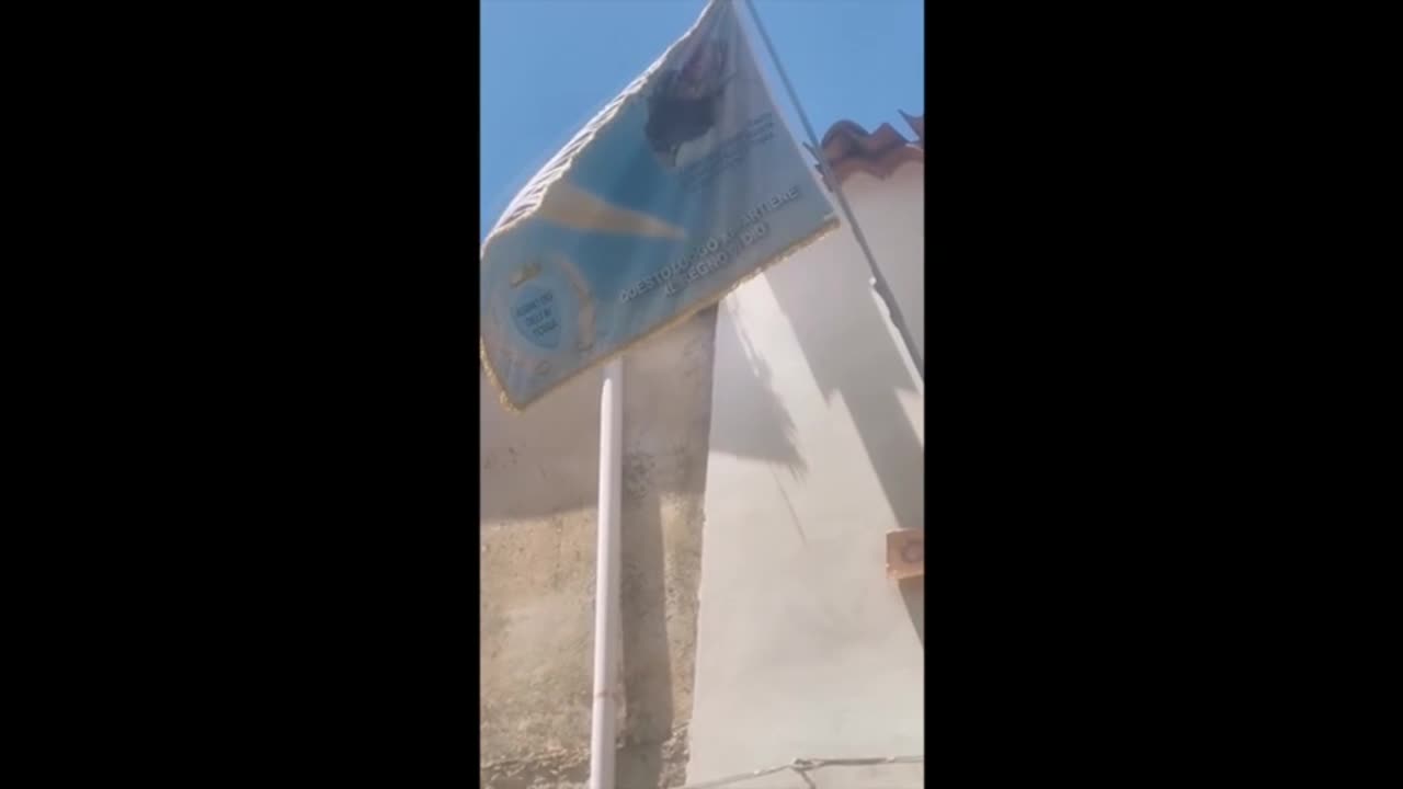 INNALZIAMO LA BANDIERA DI GUERRA LODANDO IL SIGNORE