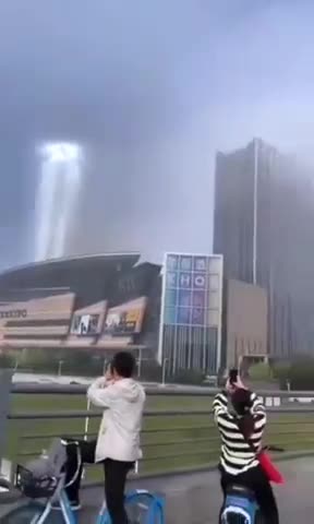 SHENYANG, CHINA: Strange light phenomenon caught on video..