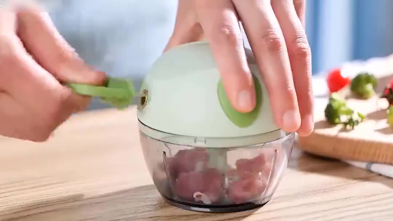 Compact Electric Spice Grinder – Perfect for Garlic and Herbs