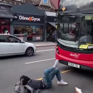 "You can't pass, I want to rest!" Why do we have to endure this?