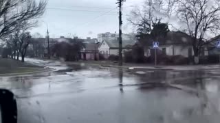 Ukrainian soldiers seen taking up position in Mariupol