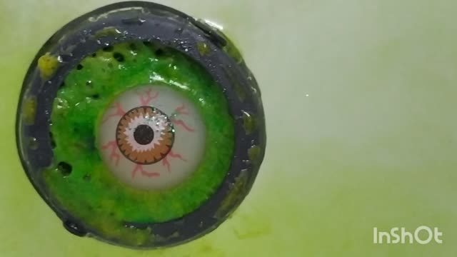 Green creepy eye in witches caldron bath bomb