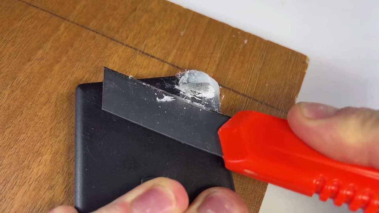 Super-Glue-and-Cotton-Miracle-Pour-Glue-