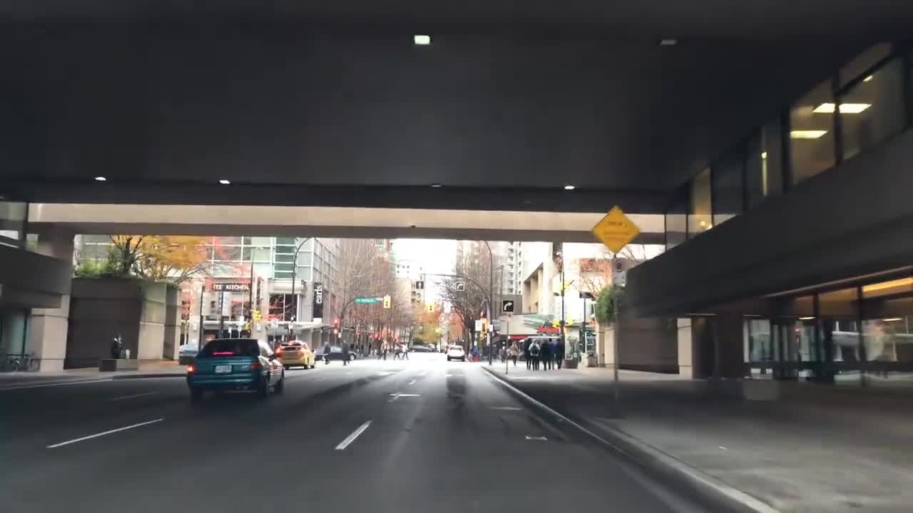 a taxi had stopped for the light
