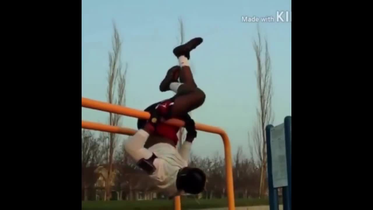 "Uhhh, aaah" 🤣 - Street workout Fail