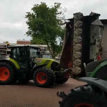 Dutch farmers set fire to the entrance to