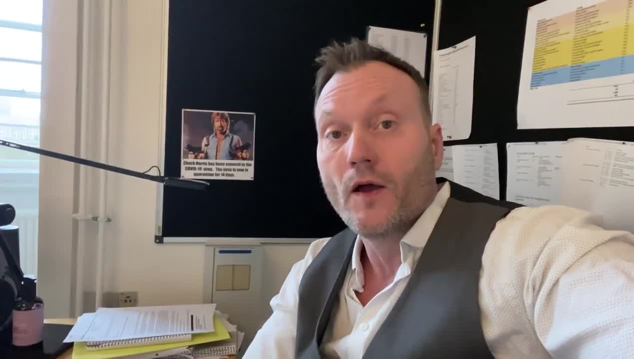 Mette F. prøver at snyde os danskere. Hun kan slet ikke indføre hendes ryge forbud! Her er beviset!