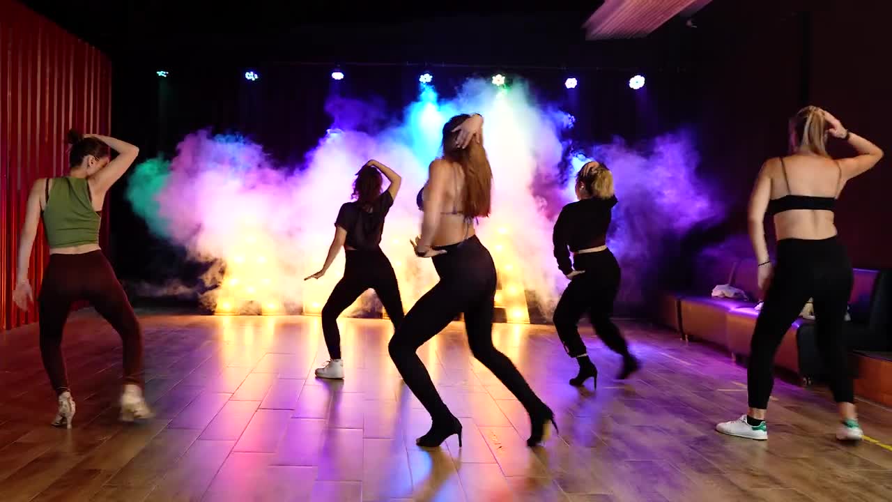 HIGH HEELS DANCE CLASS I Choreography by Merve 謟t黵k