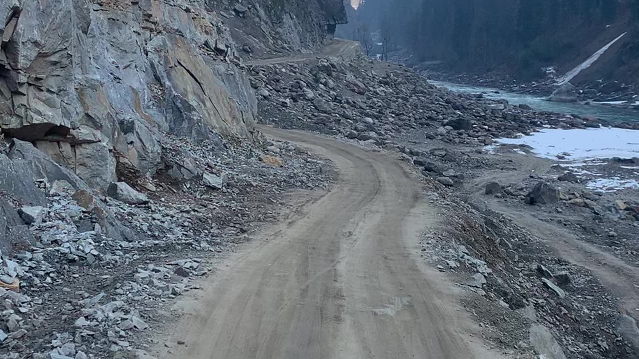 "Journey to Paradise: Exploring the Natural Beauty of Kashmir"