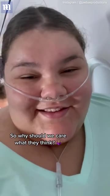 Plus-size influencer demands airlines to give fat flyers free seats