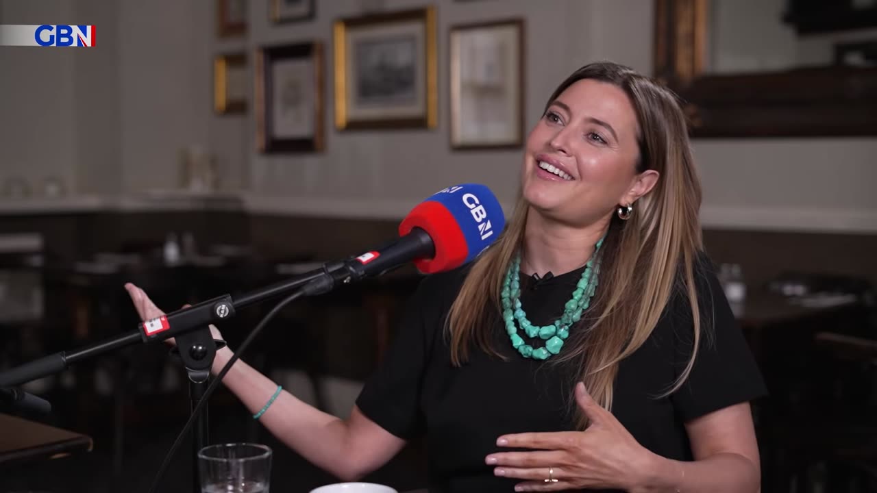 Furious Holly Valance slams Trans lobby 'Boys don't need to put on a dress to be interesting'