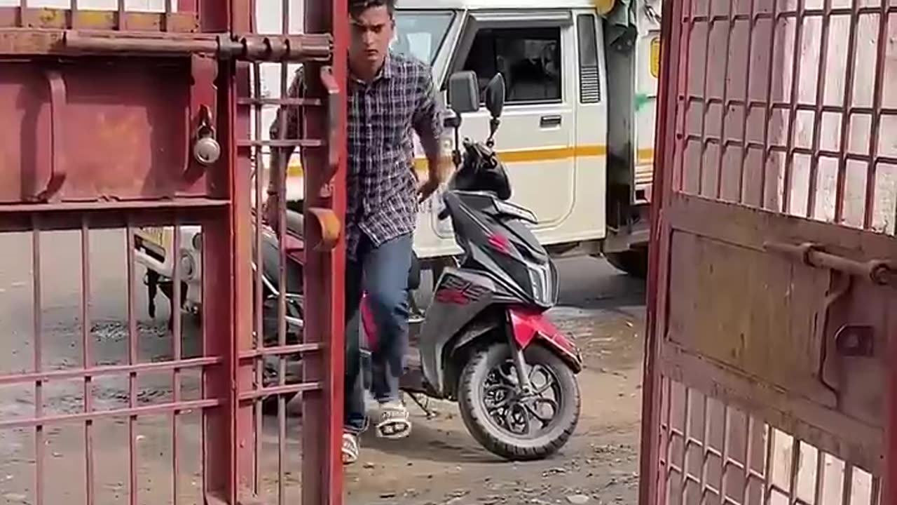 Gharwale_toh_bilkul_bhi_ijjat_hi_nahi_karte_🙂_🔥#shorts